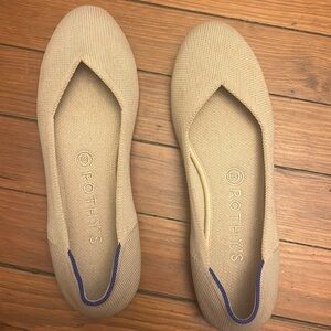 Like new tan colored Rothy’s.